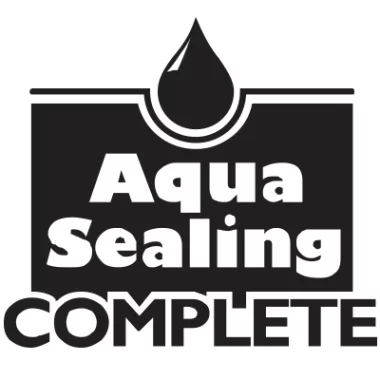 Impregnačný systém Aqua Sealing Complete zabezpečuje ochranu pred vlhkosťou, hrany lamiel sú morené a lakované, aby sa voda nedostala do nosnej časti podlahy.